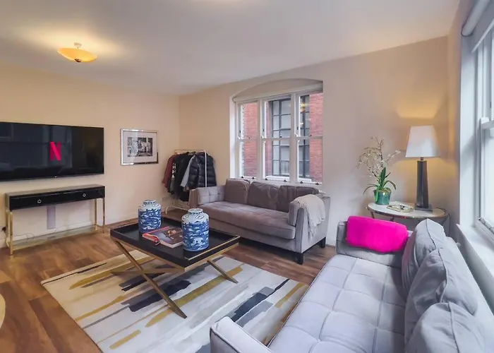 Covent Garden Haven - 2 Bedrooms. 2 Bathrooms